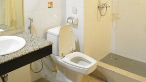 تجهيزات دش، مستلزمات مجانية للعناية الشخصية، مجففات شعر، مراحيض شطف