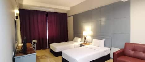 Chambre Deluxe avec lits jumeaux | Minibar, bureau, chambres insonorisées, fer et planche à repasser