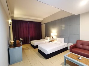 Deluxe Twin Room | Minibar, desk, soundproofing, iron/ironing board - Grace Hotel Lahad Datu (Lahad Datu)
