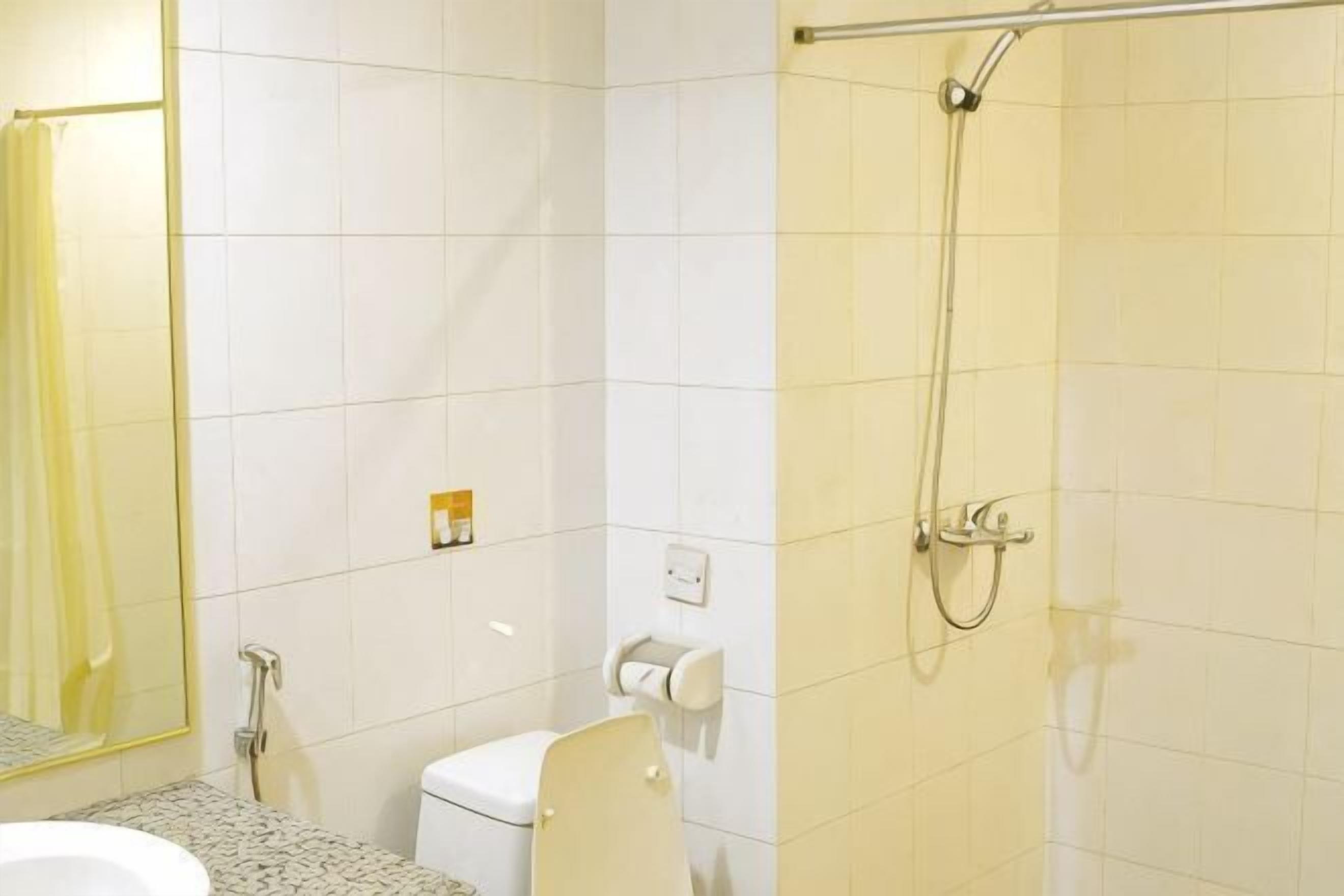 Bathroom | Shower, free toiletries, hair dryer, bidet