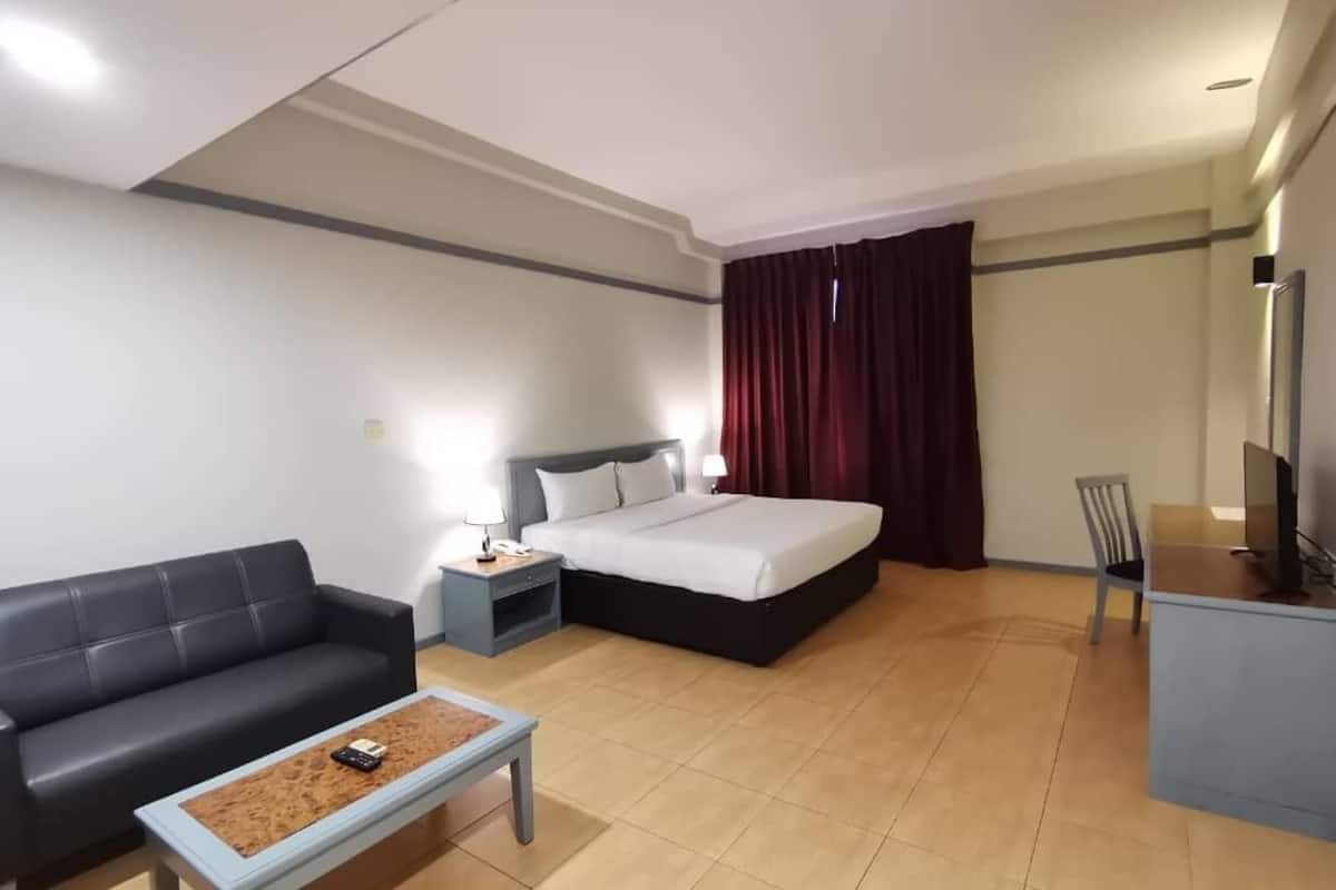 Deluxe-huone | Minibaari, työpöytä, äänieristys, silitysrauta/-lauta