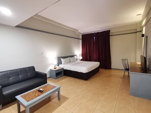 Deluxe Room | Minibar, desk, soundproofing, iron/ironing board - Grace Hotel Lahad Datu (Lahad Datu)