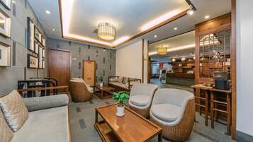 2 間餐廳;供應早餐、午餐、晚餐;中國菜