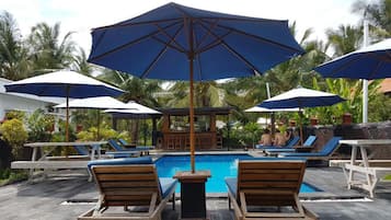 Outdoor pool, sun loungers