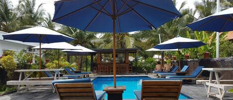 Outdoor pool, pool loungers