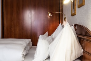 Suite, 1 slaapkamer | Donsdekens, een kluis op de kamer, een bureau, extra bedden (toeslag)