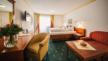 Suite, 1 habitación | Edredón, caja de seguridad en la habitación, escritorio y camas extra