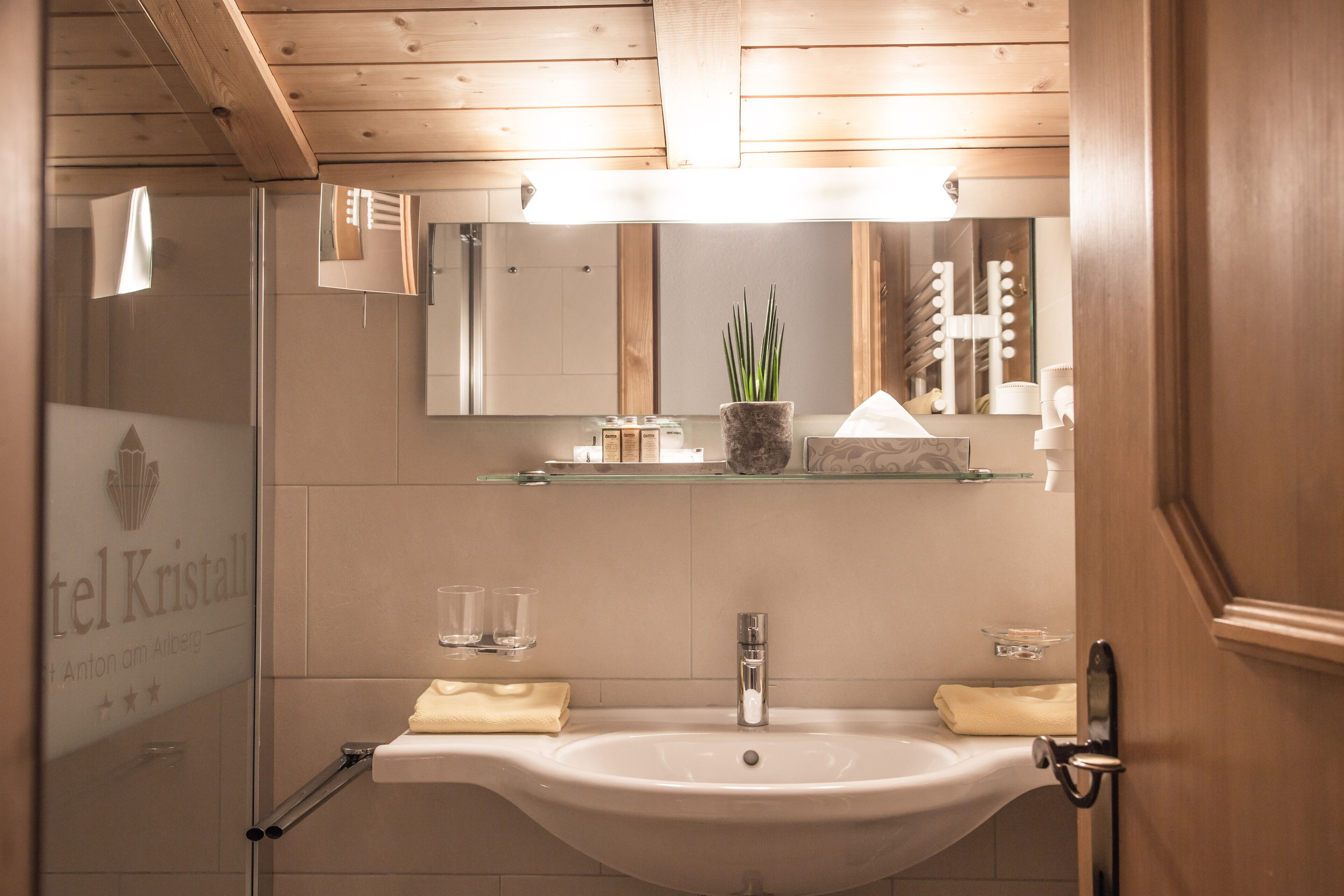 suite, 1 bedroom | bathroom | free toiletries, hair dryer, bathrobes, slippers