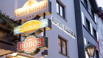 Vista frontal de la propiedad