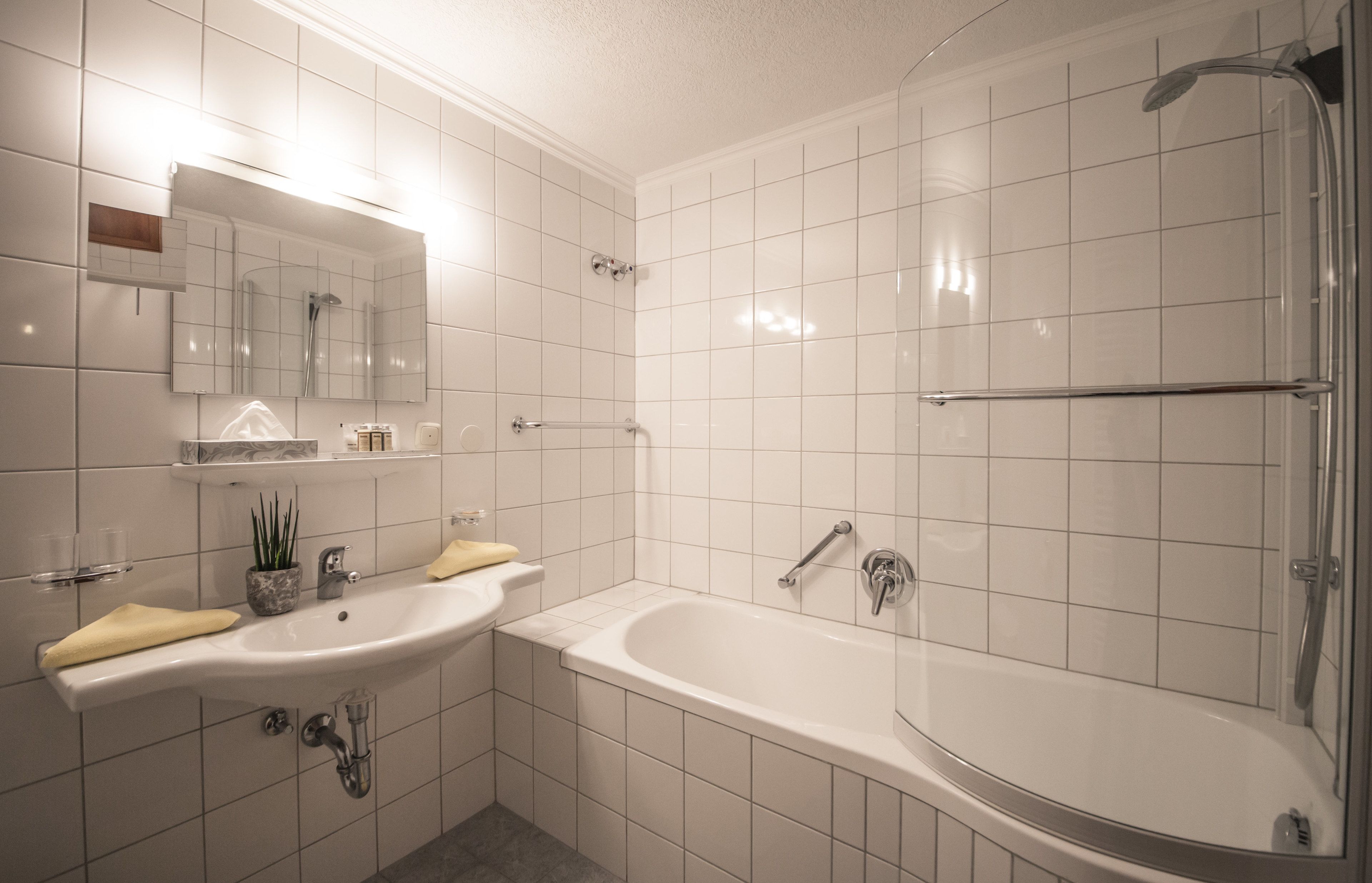 double room | bathroom | free toiletries, hair dryer, bathrobes, slippers