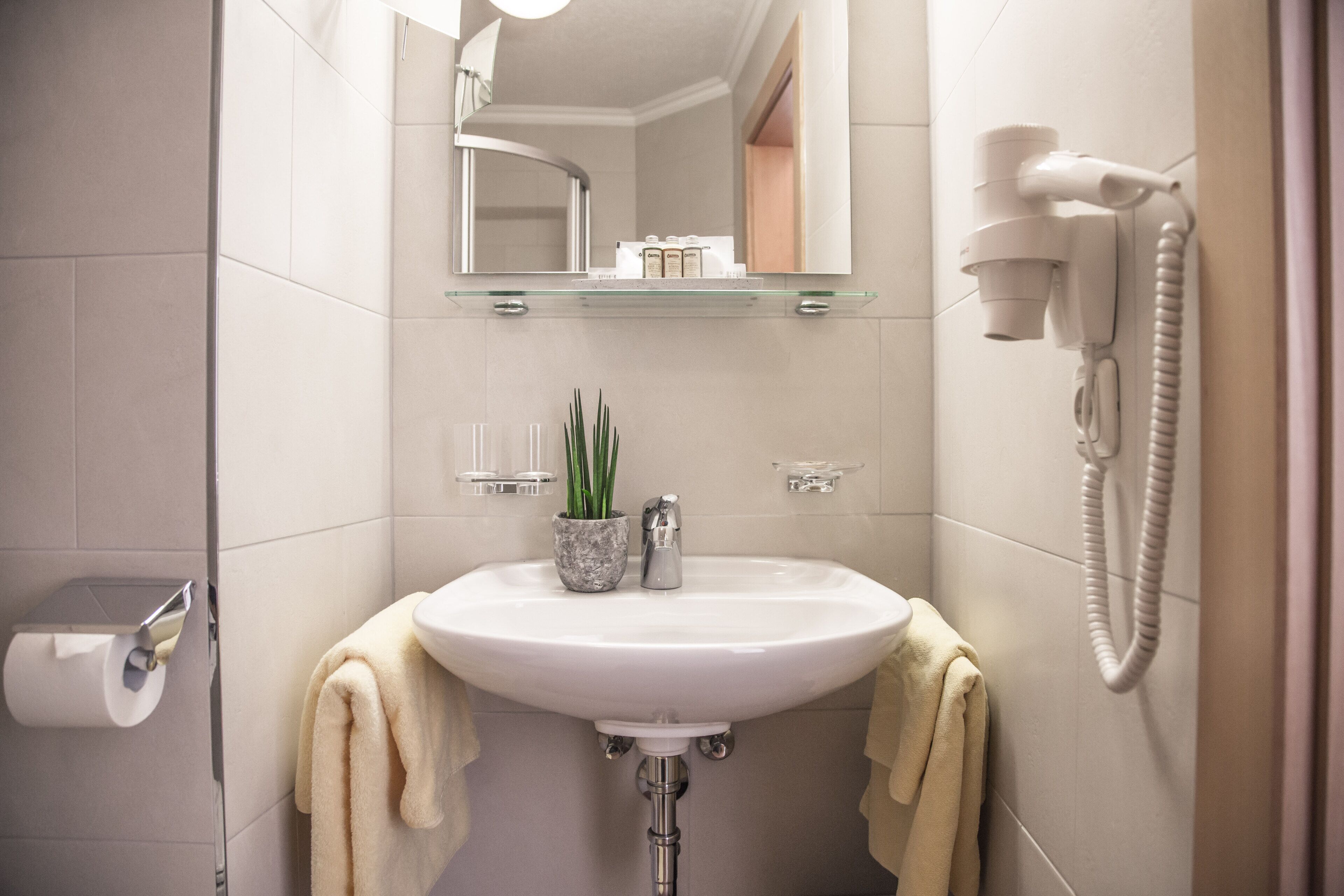 suite, 1 bedroom | bathroom | free toiletries, hair dryer, bathrobes, slippers
