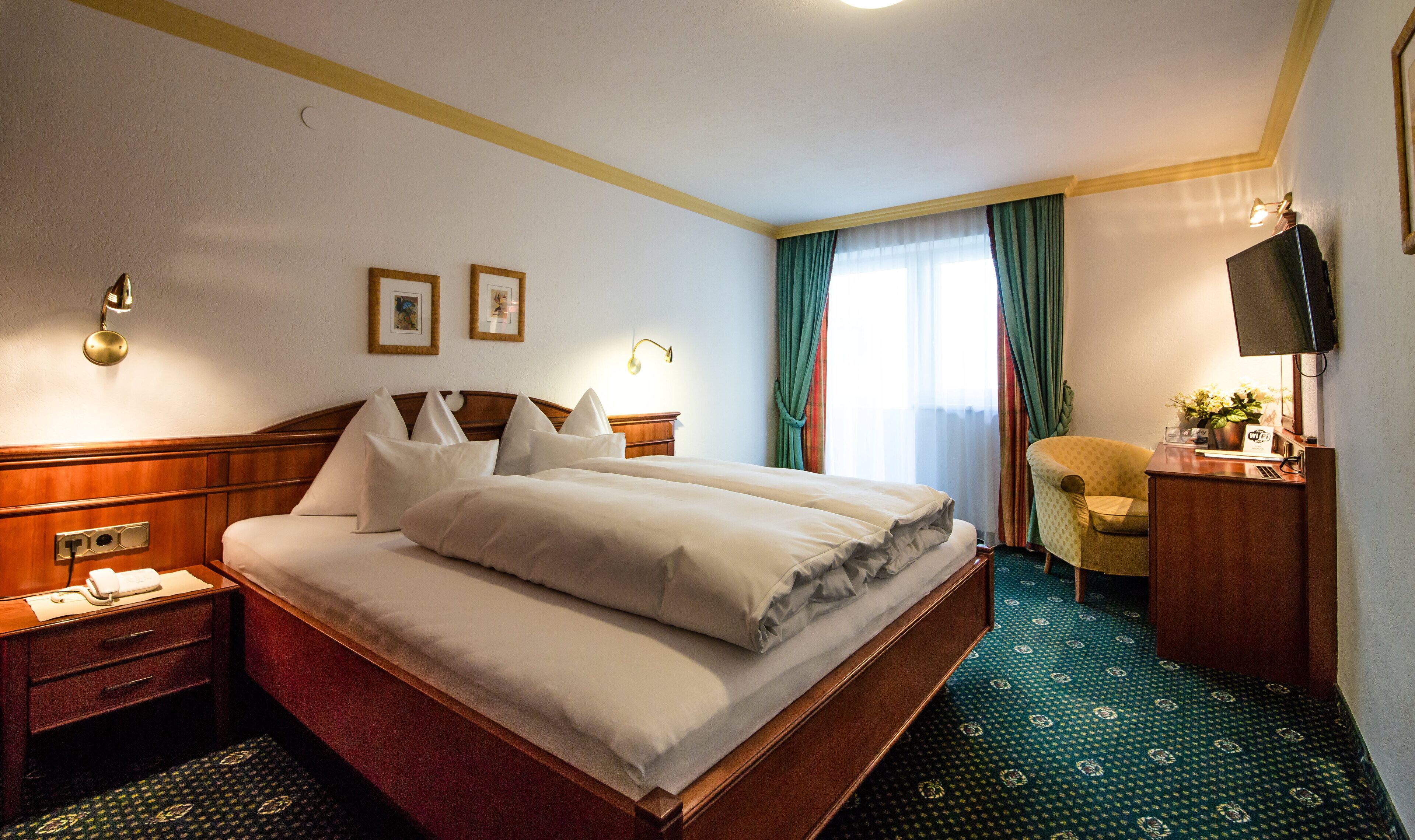 suite, 1 bedroom | down duvets, in-room safe, desk, rollaway beds