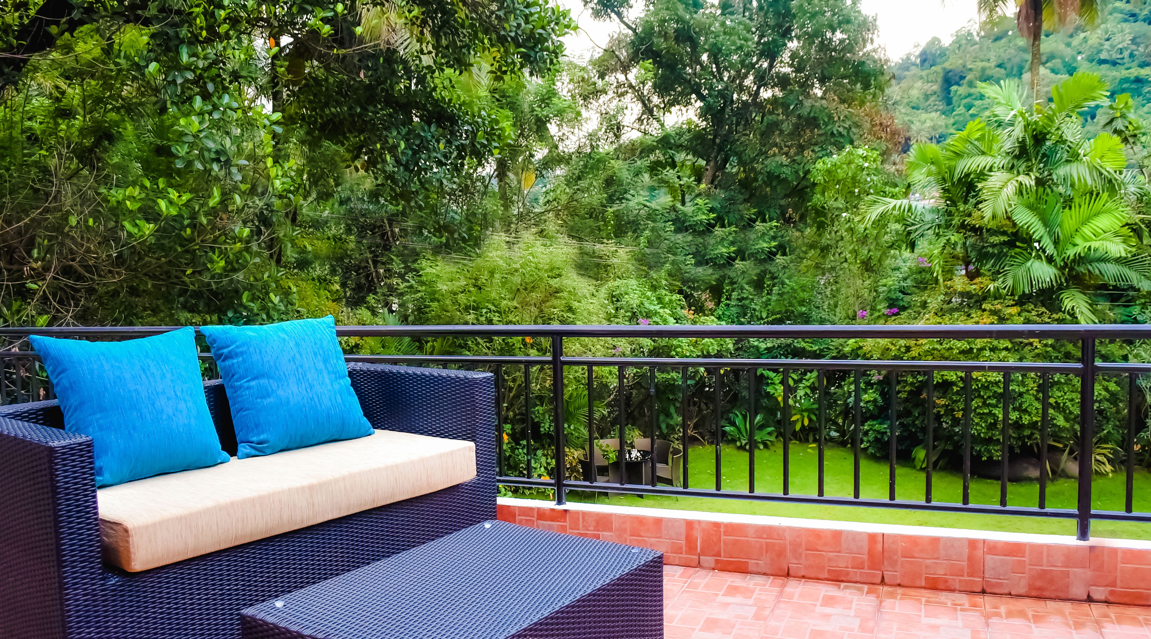 superior king suite with garden view | balcony