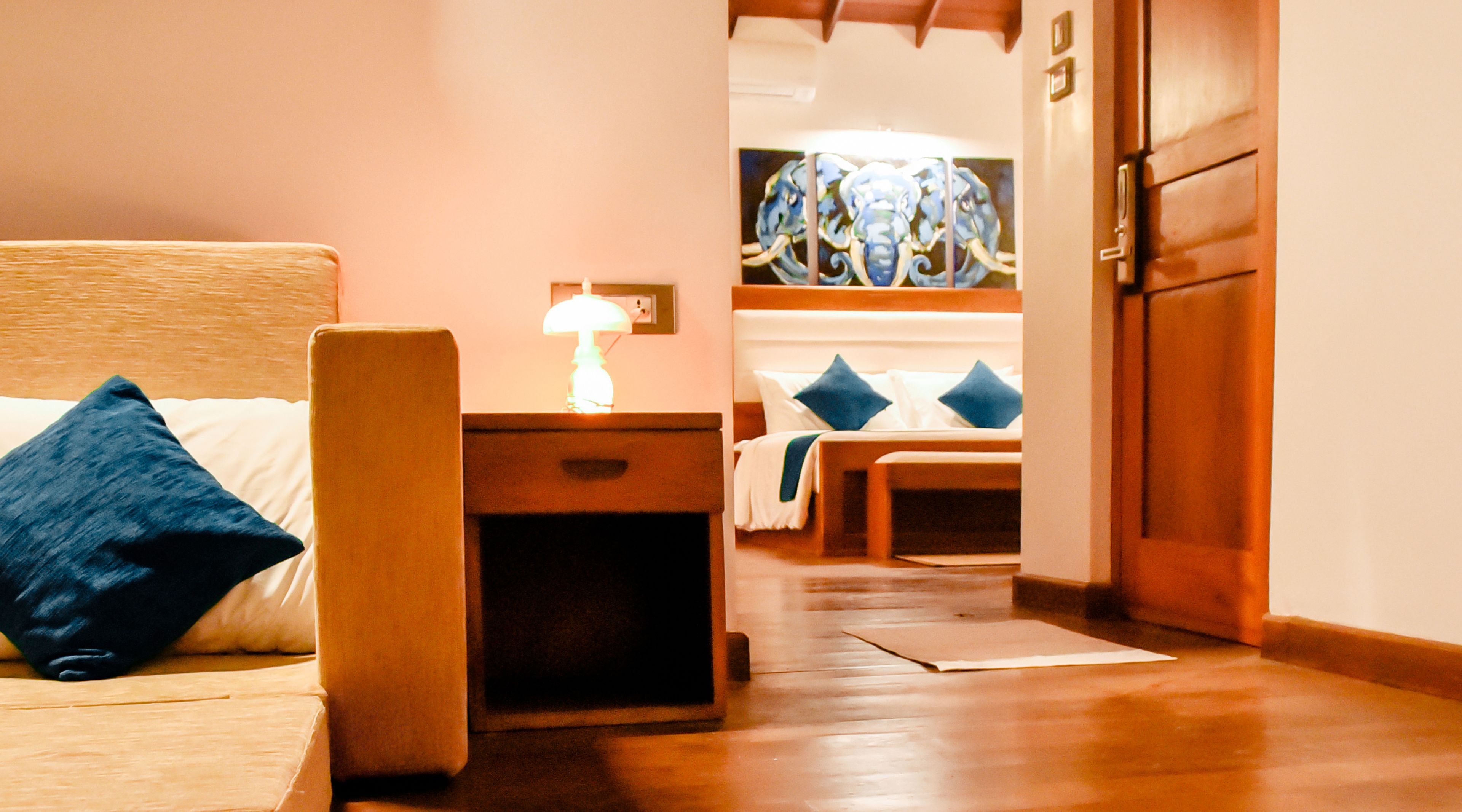 junior suite | living room | flat-screen tv