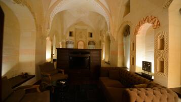 In-room safe, desk, free WiFi