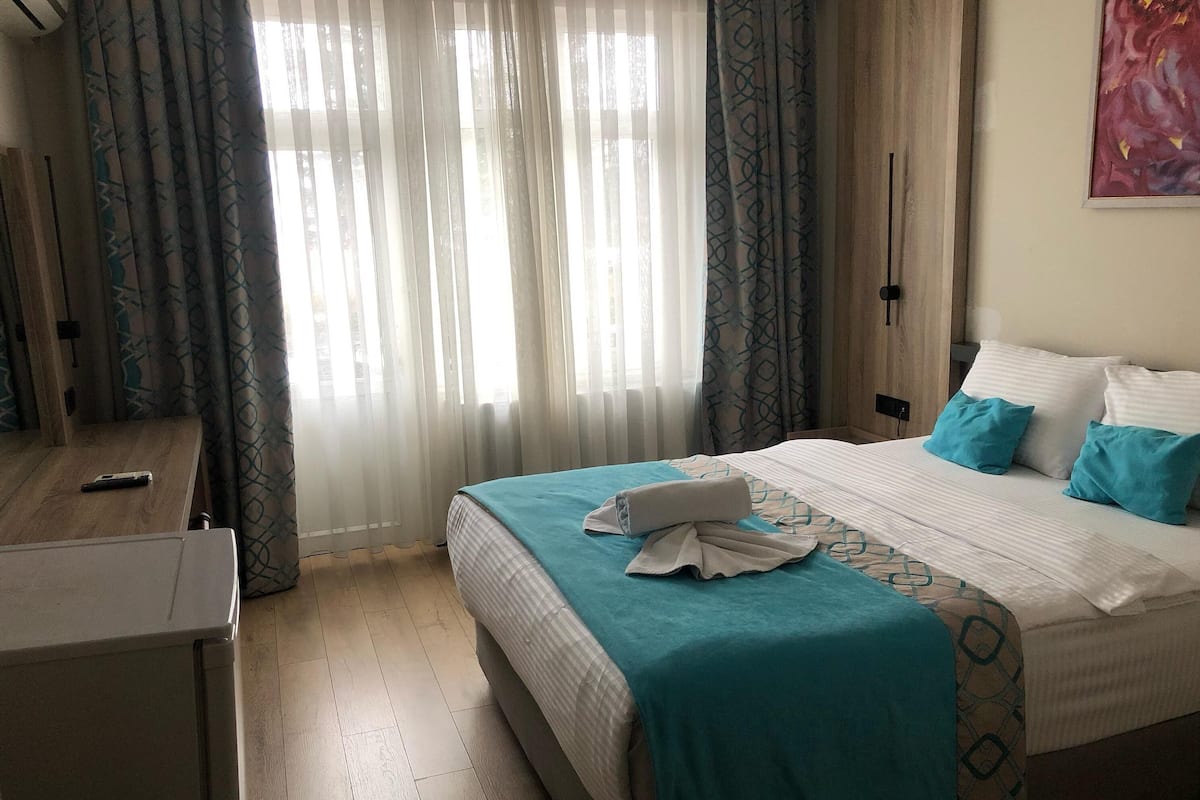 Minibar, in-room safe, soundproofing, free WiFi