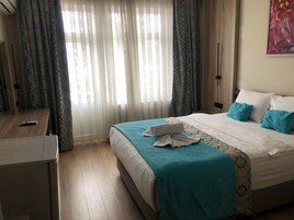 Minibar, in-room safe, soundproofing, free WiFi