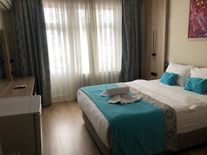 迷你吧、房內夾萬、隔音、免費 Wi-Fi