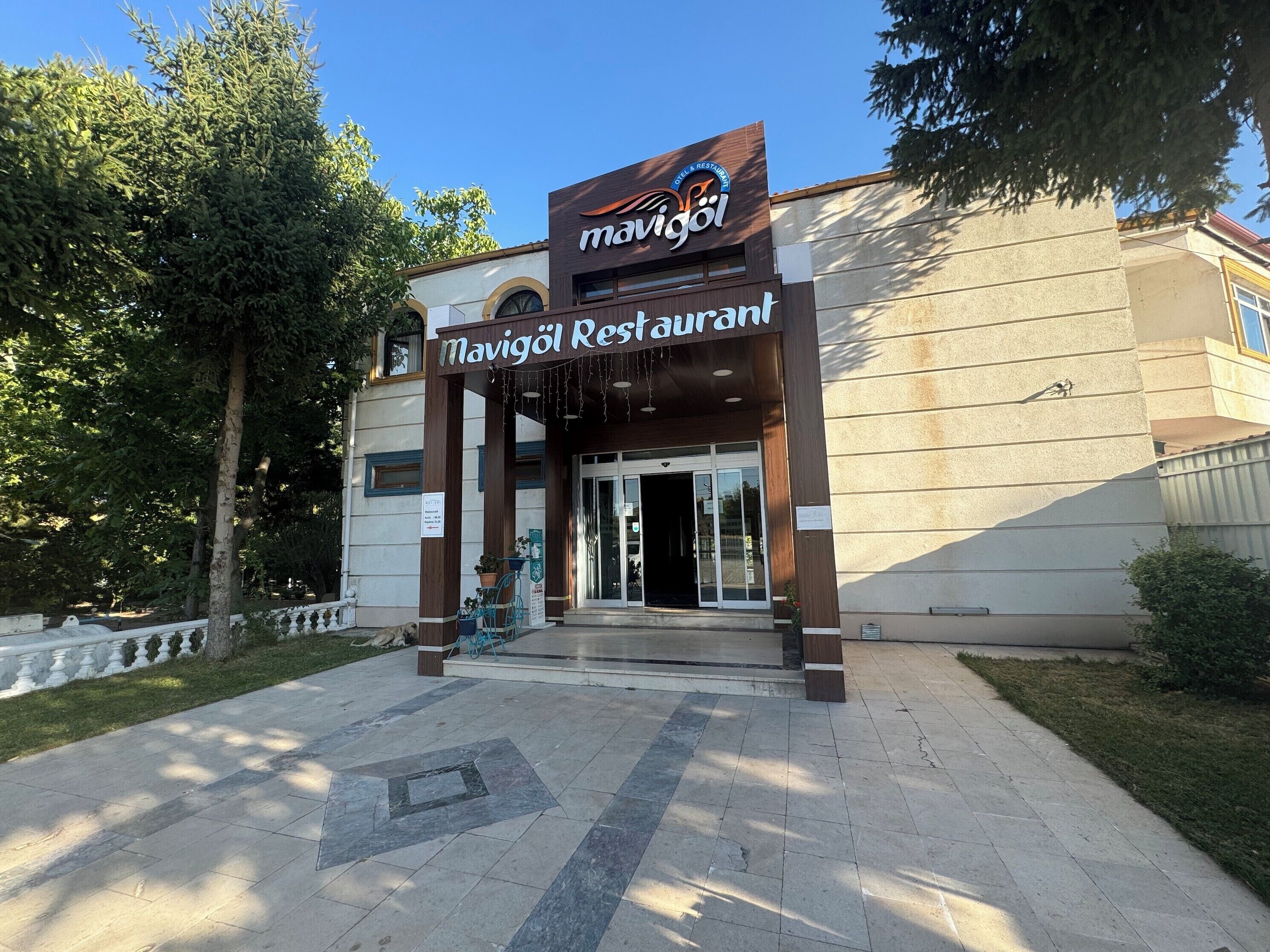 Petit déjeuner et déjeuner servis sur place, spécialités Cuisine turque