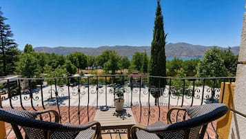 Duplex Room with Lake View | Terrace/patio
