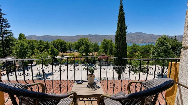 Duplex Room with Lake View | Terrass/Patio