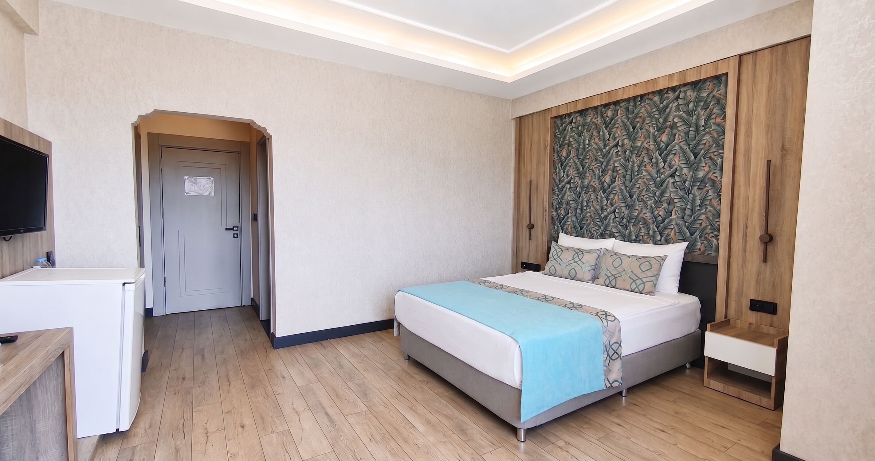 Corner Room with Lake View | 高級寢具、迷你吧、客房內保險箱、獨特裝潢