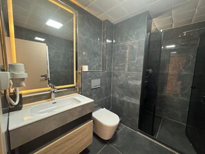 Shower, free toiletries, hair dryer, slippers - Elazığ Mavigöl Otel (Elazig)