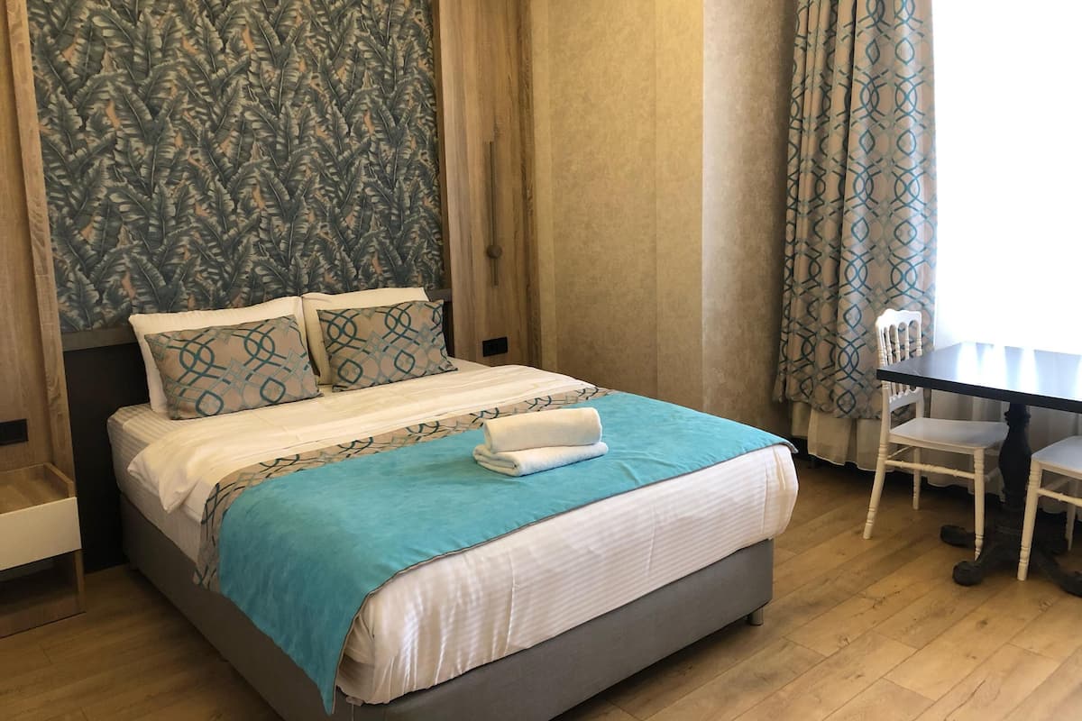Minibar, in-room safe, soundproofing, free WiFi
