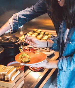 Café da manhã com buffet diário (EUR 17.5 por pessoa) 