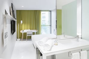 Quarto superior (REC Life) | Banheiro | Chuveiro, produtos de toalete grátis, toalhas de banho