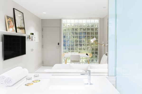 Standard Room, Courtyard View (Quiet REC) | In-room safe, desk, soundproofing, free WiFi