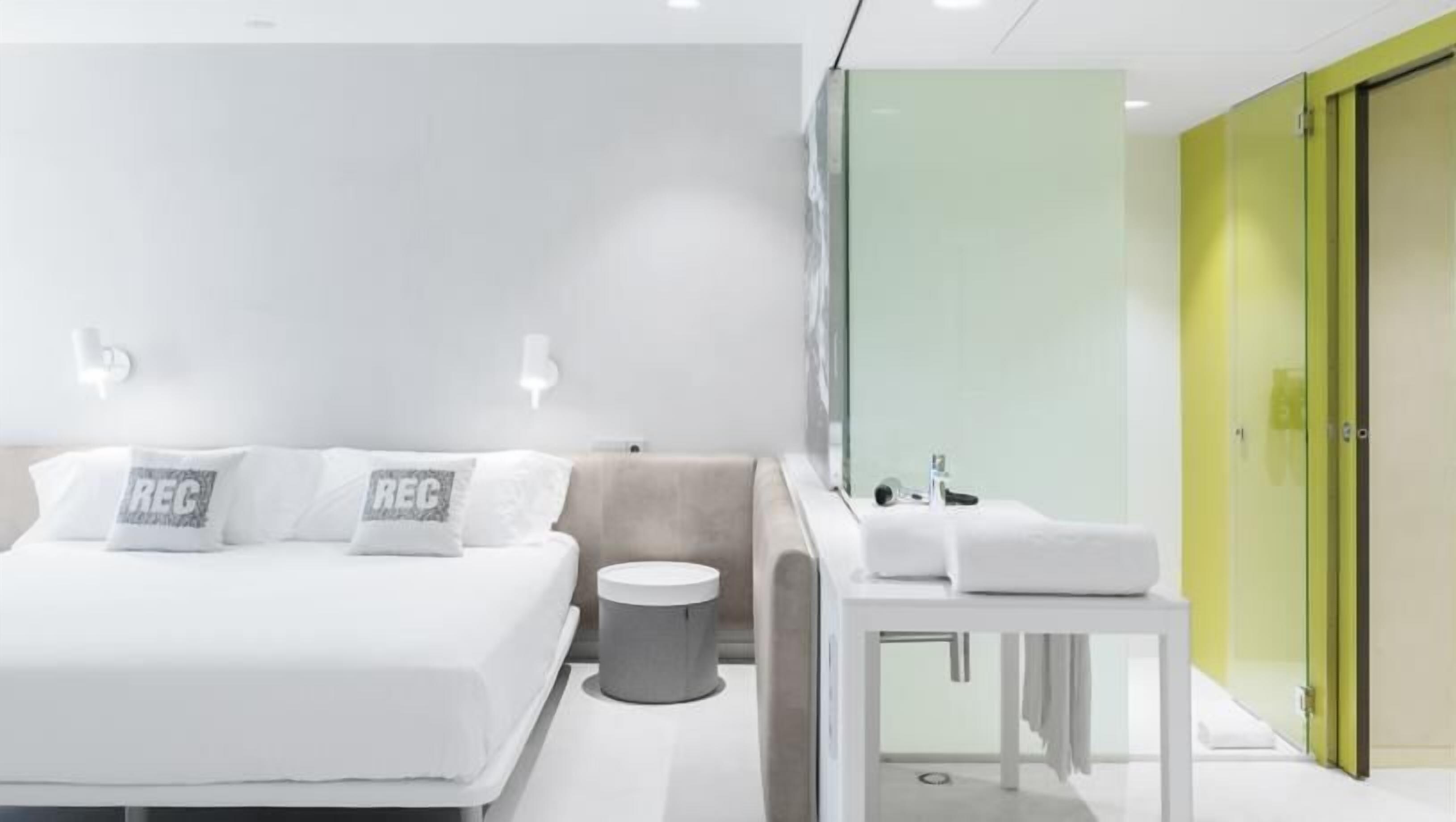 Coffres-forts dans les chambres, bureau, chambres insonorisées