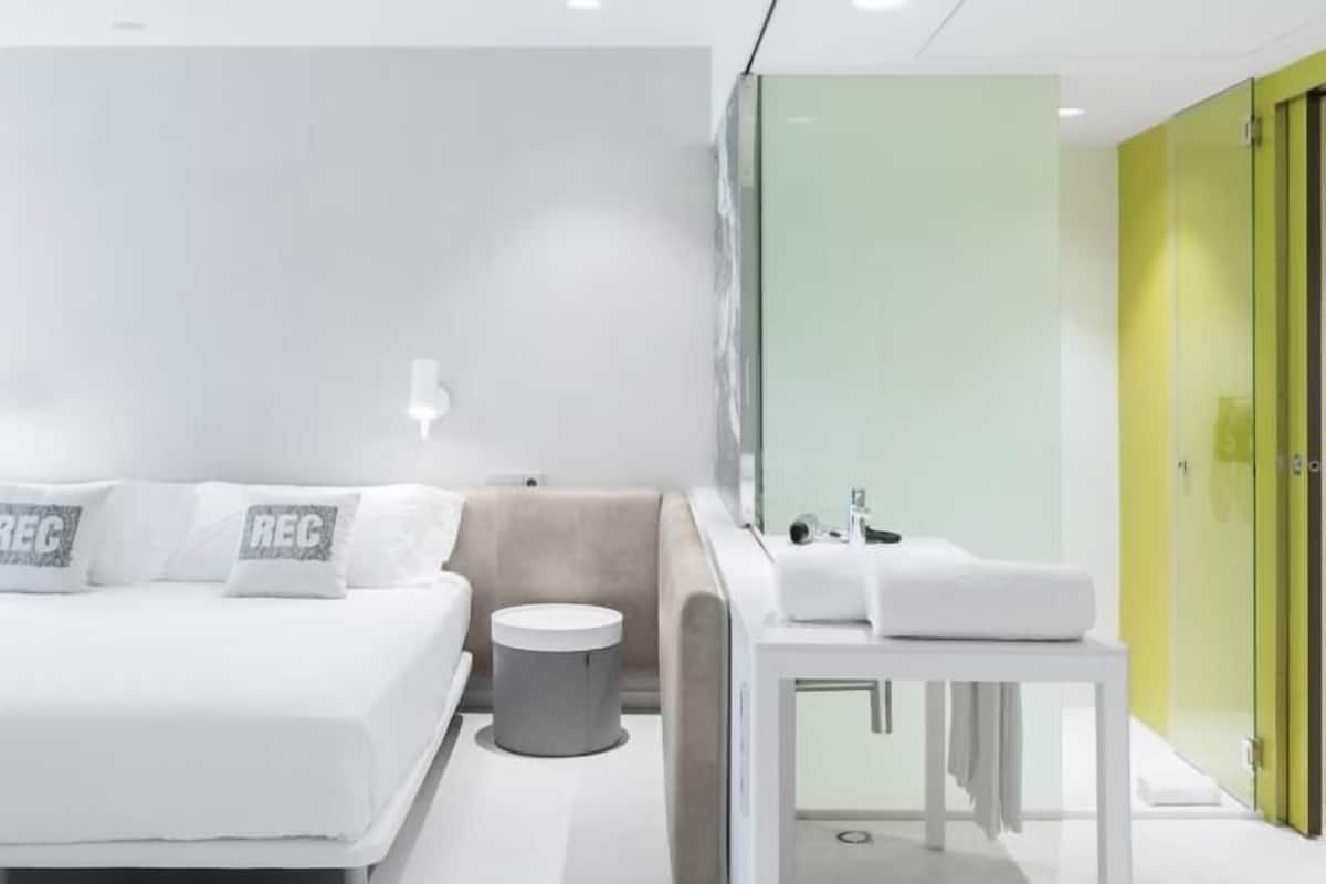 Caja de seguridad en la habitación, escritorio y insonorización