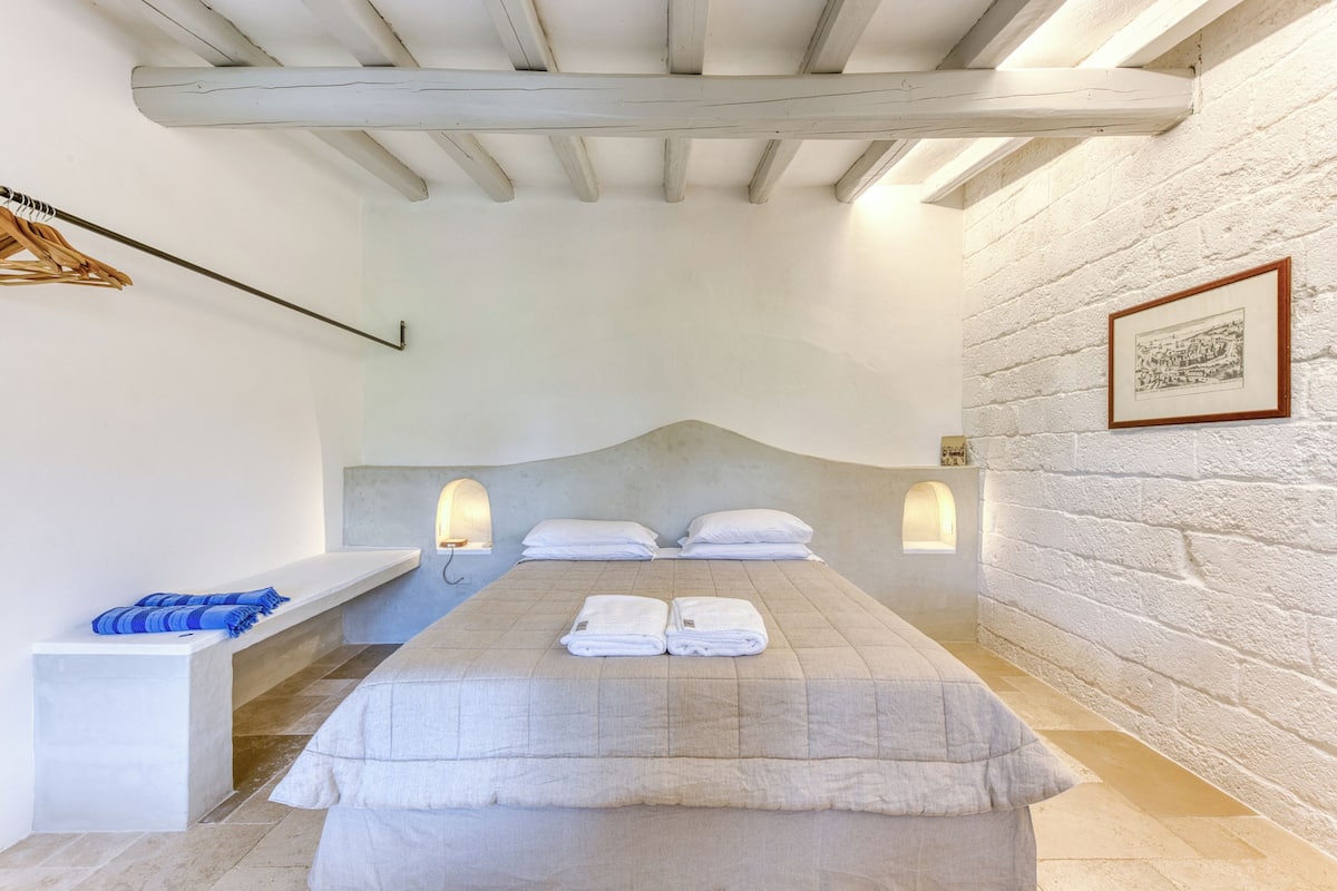 Deluxe Double or Twin Room, 1 King Bed, Patio, Garden Area | 1 bedroom, premium bedding, Select Comfort beds, minibar