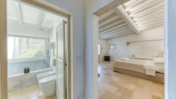 Suite Deluxe, 1 camera da letto, patio, lato giardino | Biancheria da letto di alta qualità, materassi Select Comfort, minibar