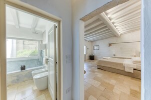 Suite Deluxe, 1 habitación, patio, en la zona del jardín | Ropa de cama de alta calidad, colchones Select Comfort, minibar