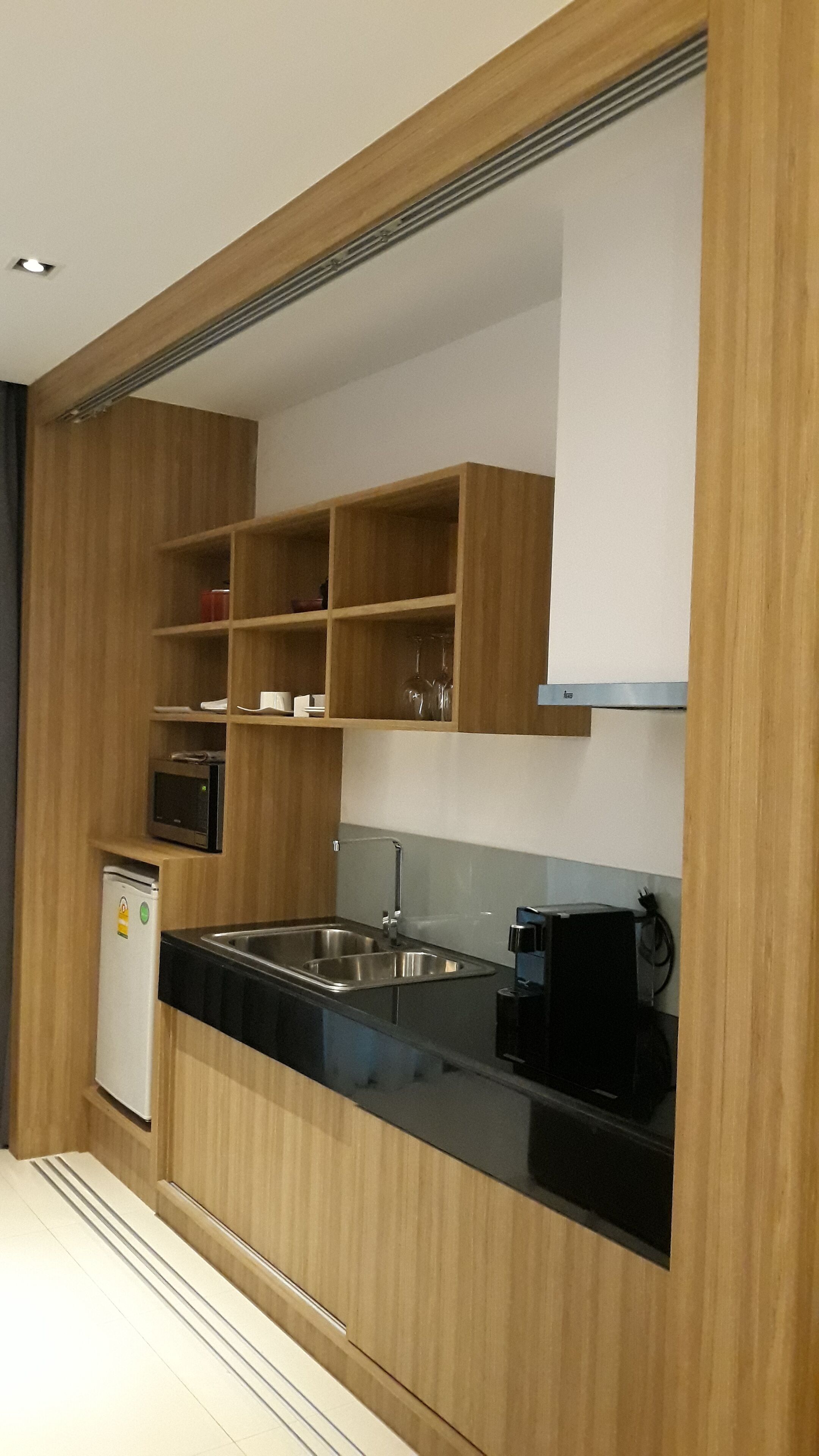 deluxe twin room | private kitchen | microwave, stovetop, espresso maker, coffee/tea maker