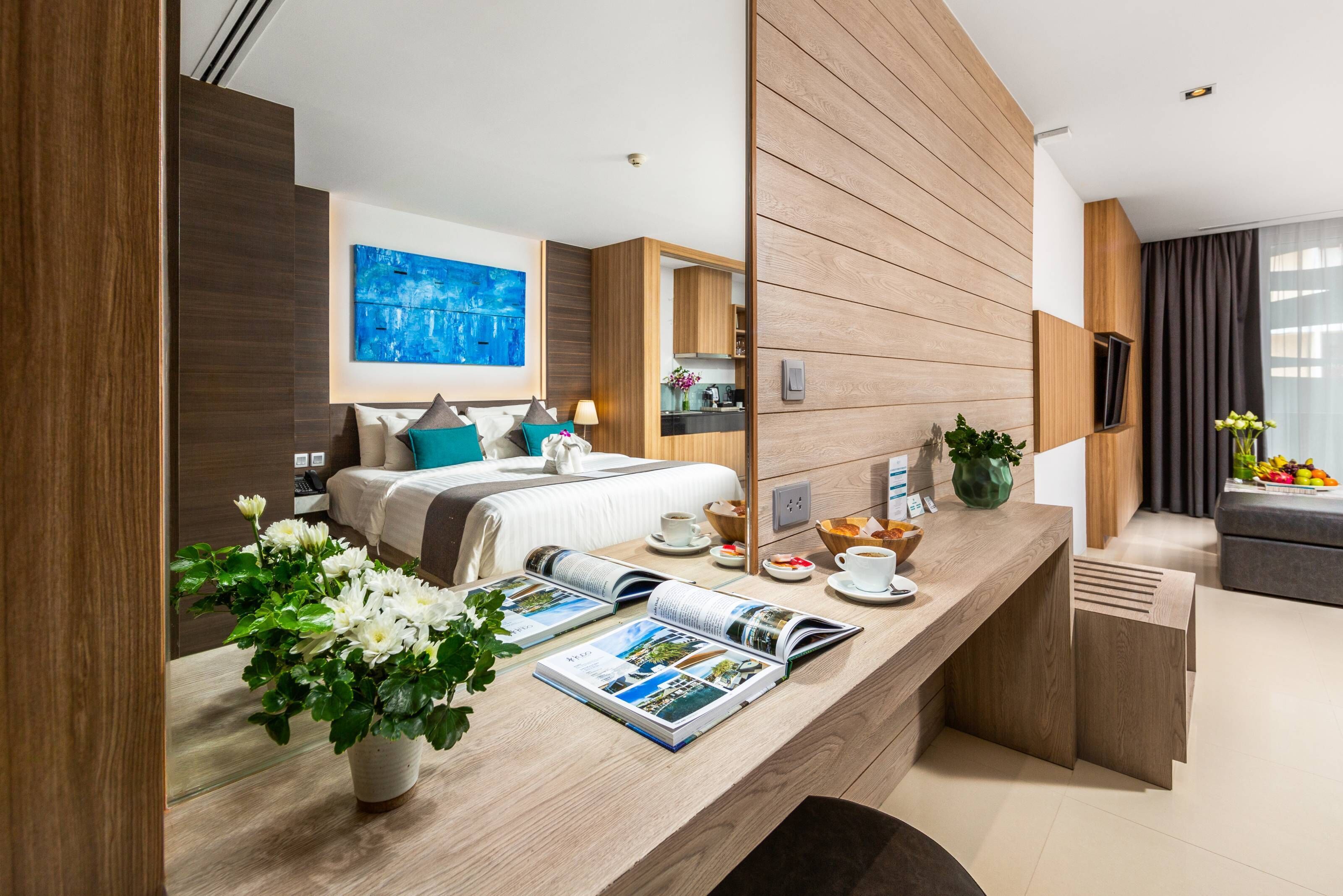 premier deluxe room | 1 bedroom, premium bedding, minibar, in-room safe