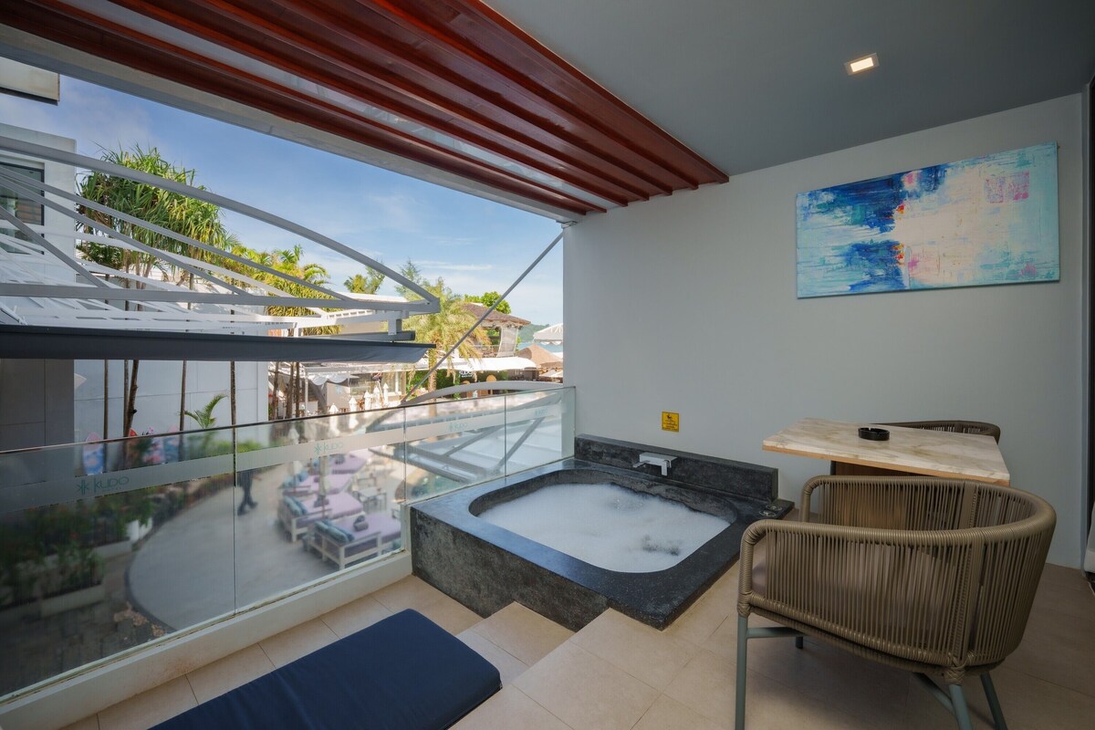 Luxury Suite with Jacuzzi | Terrace/patio