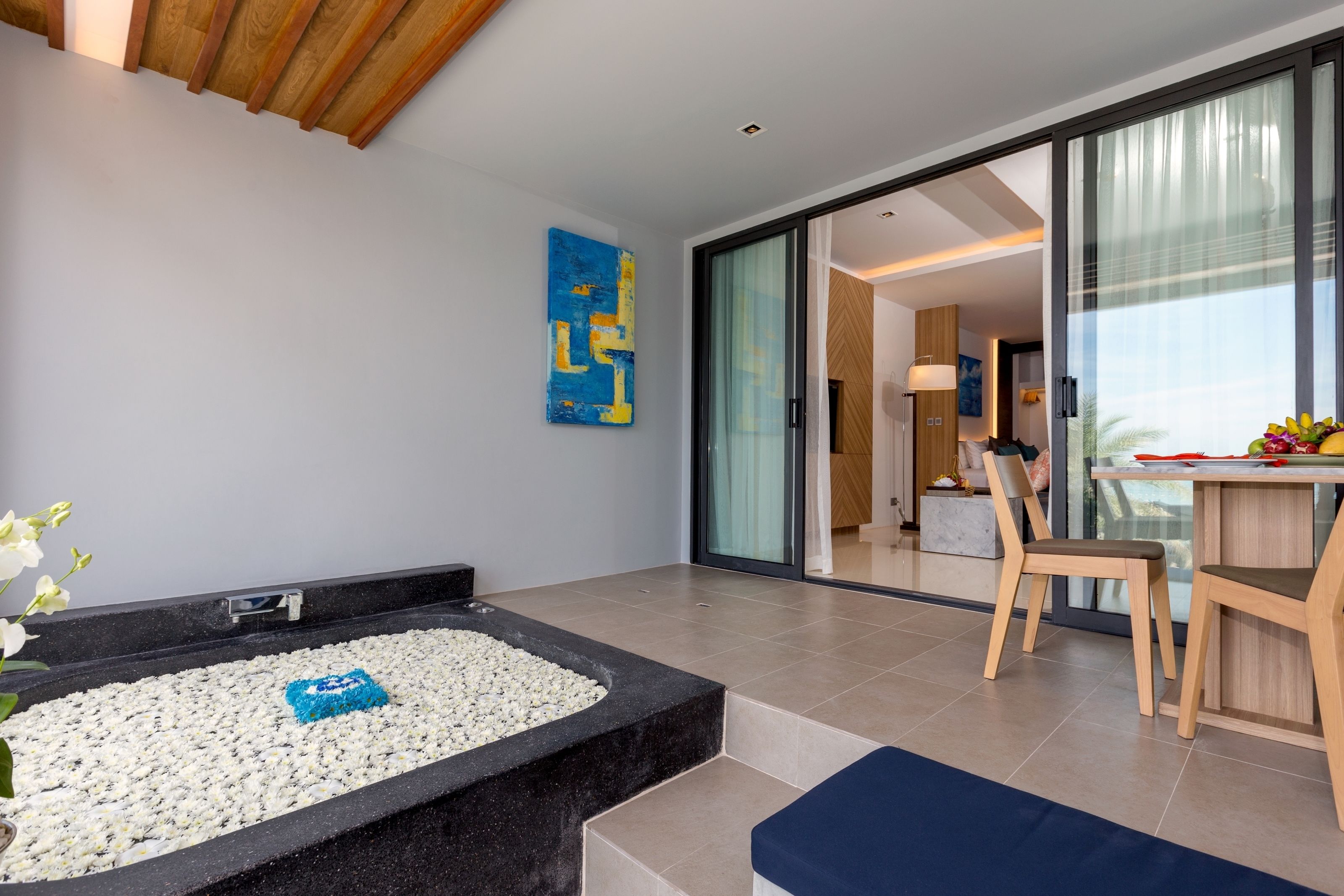 luxury beachfront suite | terrace/patio