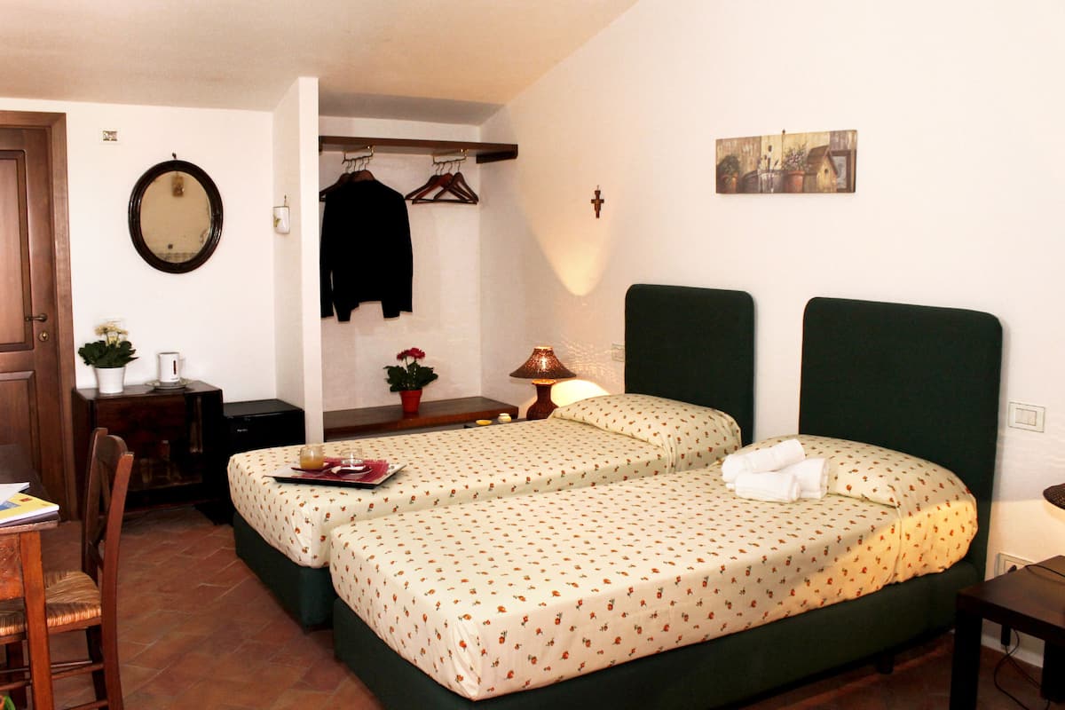 Minibar, wifi gratis y ropa de cama