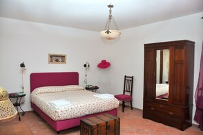 Deluxe Triple Room (Artemide) | Minibar, free WiFi, bed sheets - Agriturismo Podere Cirene (Grosseto)