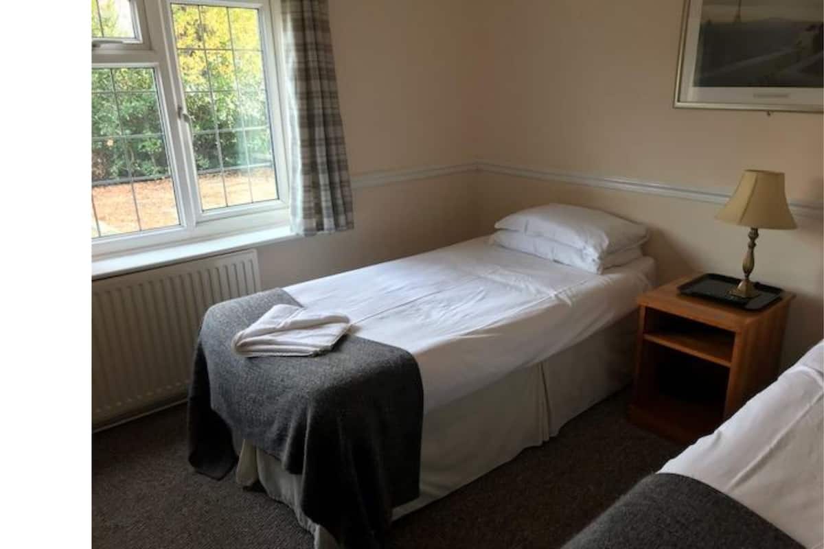 Twin kamer | Een strijkplank/strijkijzer, gratis wifi, beddengoed