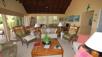 Biệt thự, 4 phòng ngủ | Khu phòng khách | TV màn hình phẳng