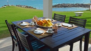 Terrace/patio - Coconuts Seafront 2BR, Ocho Rios (Ocho Rios)