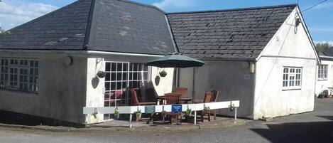 Vista frontal de la propiedad