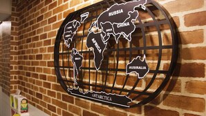 A wall-mounted world map with country outlines and names. - Ridor Guesthouse (Kowloon)