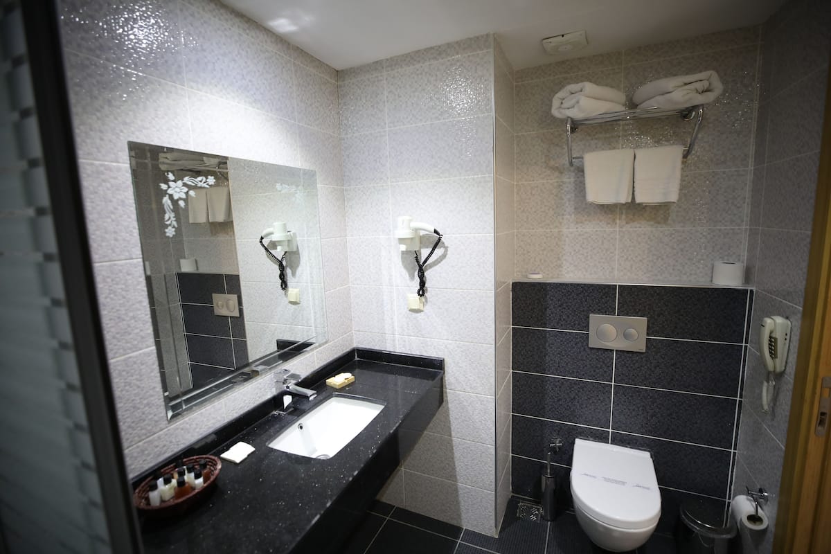 double room | bathroom | shower, free toiletries, hair dryer, slippers