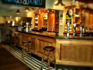 Bar (on property) - The Admiral Cunningham Hotel (Bracknell)