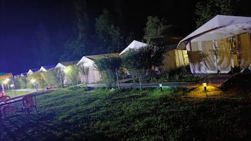 Facciata della struttura - sera/notte